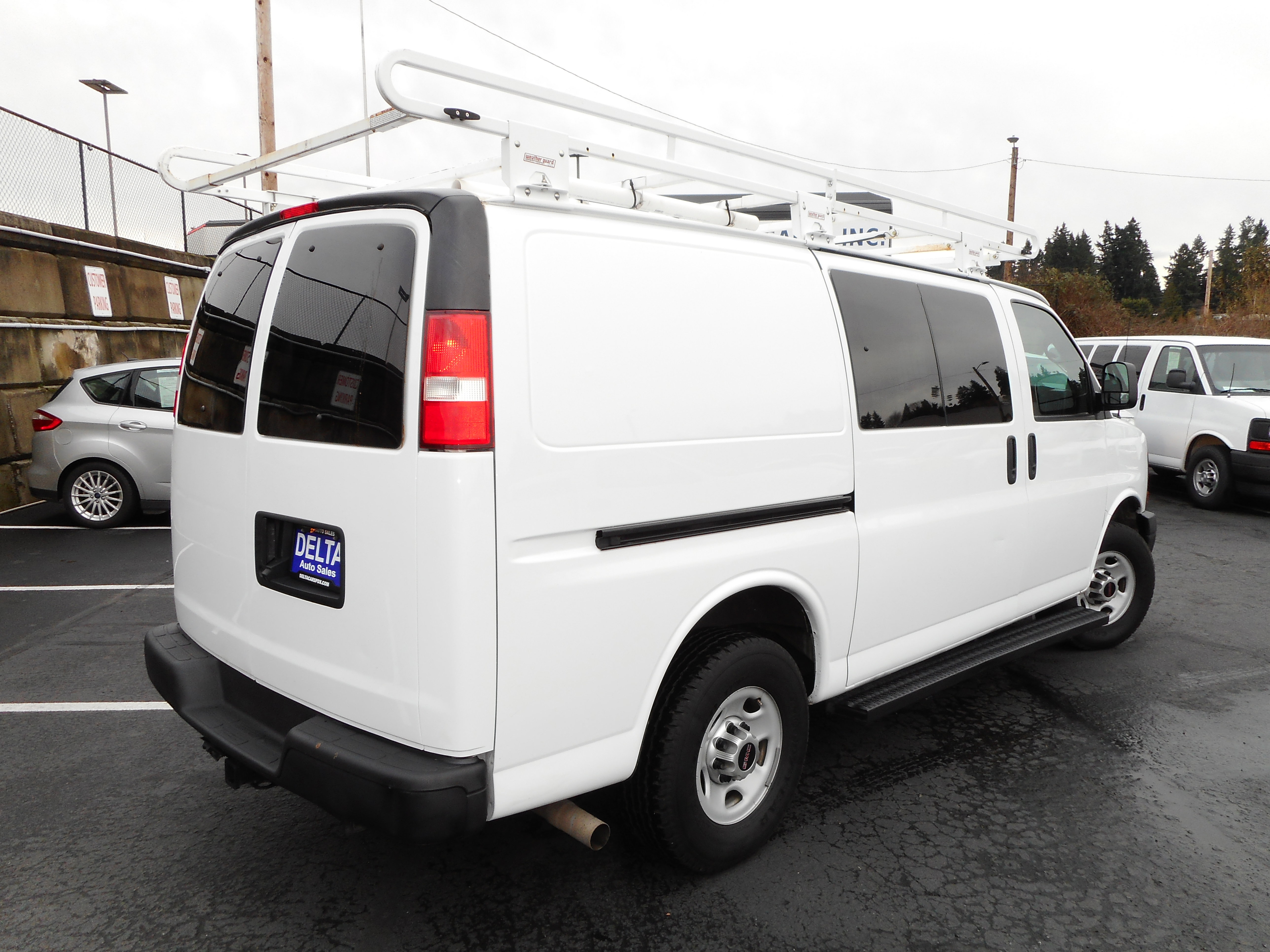 Used 2015 GMC Savana 3500 image 7