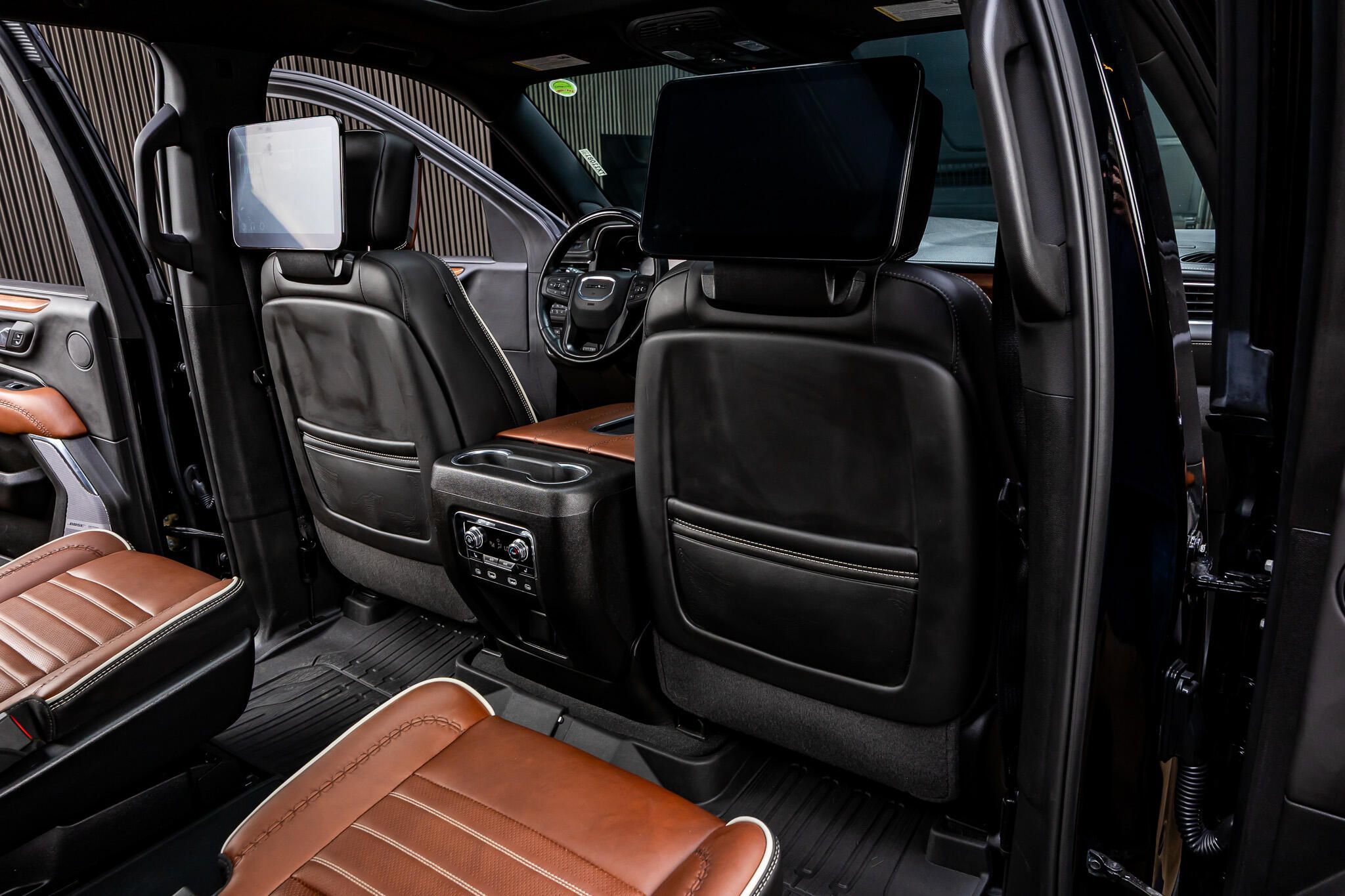 Used 2024 GMC Yukon Denali Ultimate w/ LPO, Floor Liner Package AWD/4WD image 30