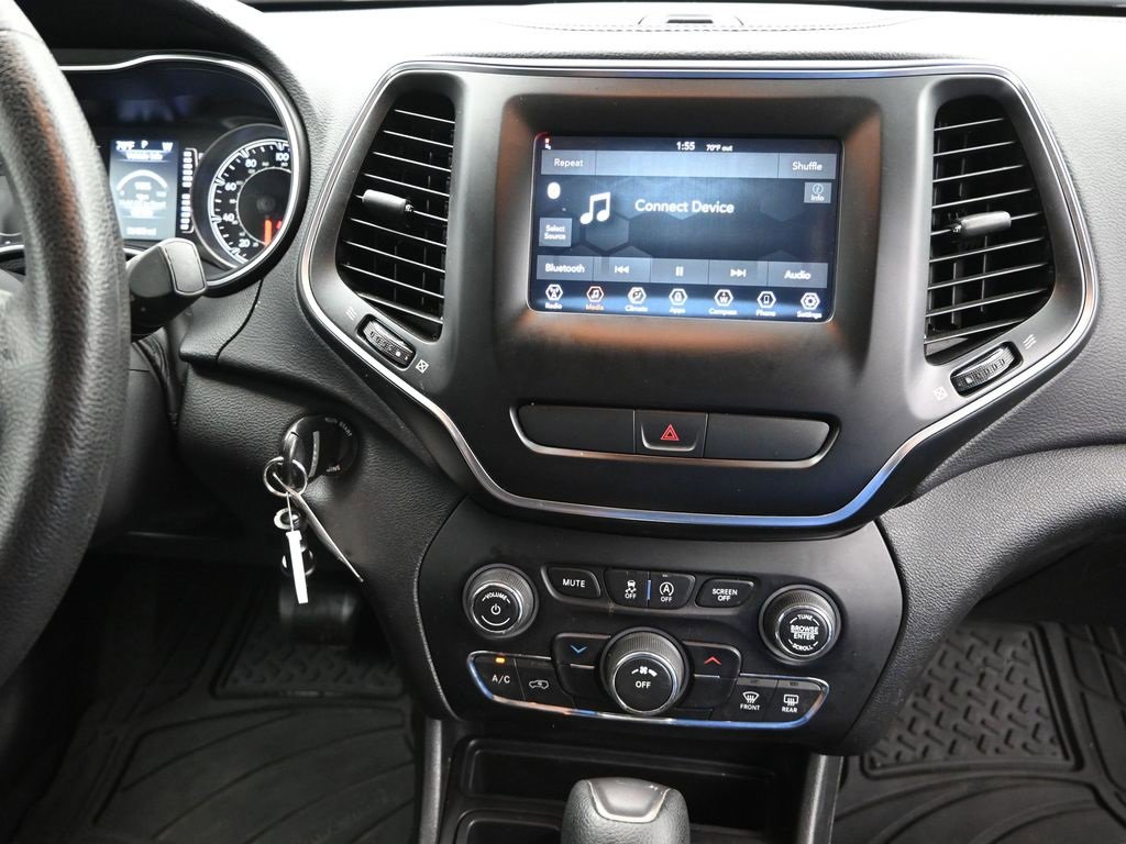 Used 2019 Jeep Cherokee Latitude w/ Popular Appearance Group image 29