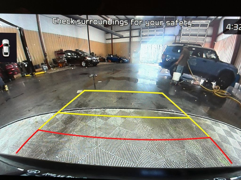 Used 2025 Kia Sportage SX Prestige image 31