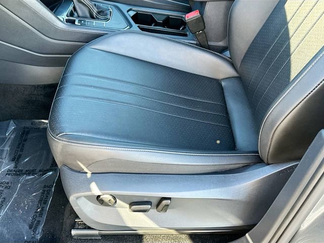 Used 2024 Volkswagen Tiguan SE image 18
