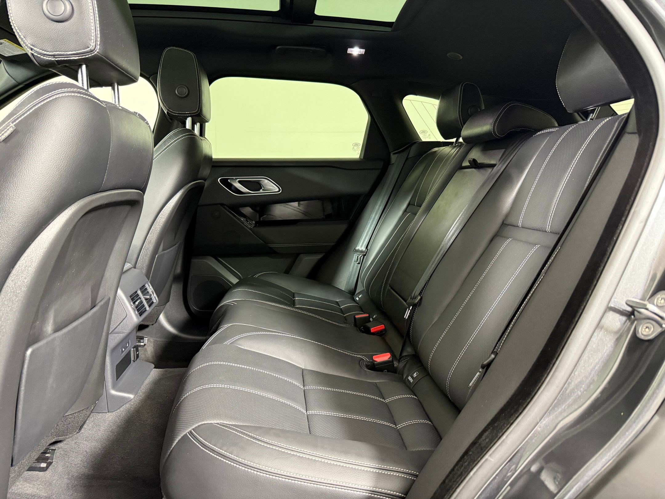 Used 2023 Land Rover Range Rover Velar R-Dynamic S image 14