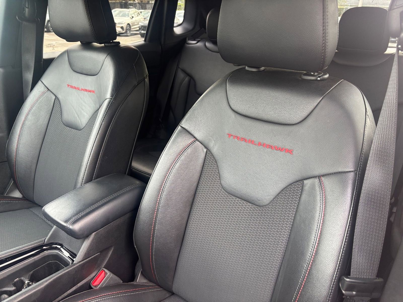 Used 2025 Jeep Compass Trailhawk image 34