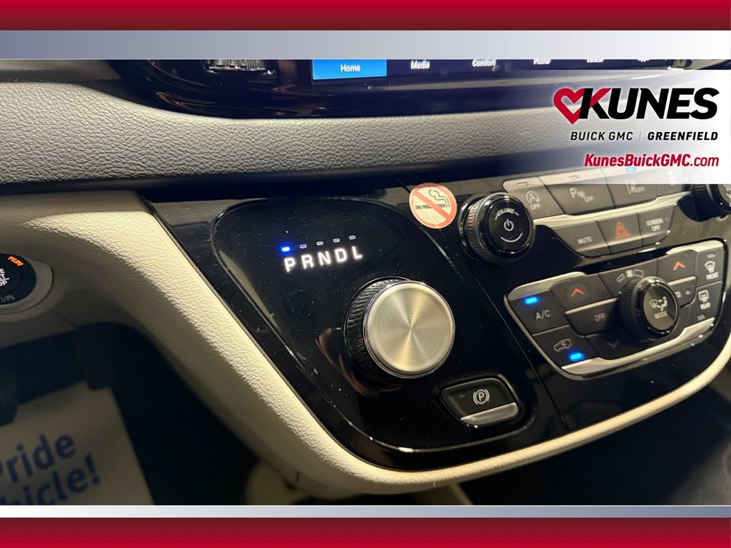 Used 2024 Chrysler Pacifica Touring-L FWD image 29