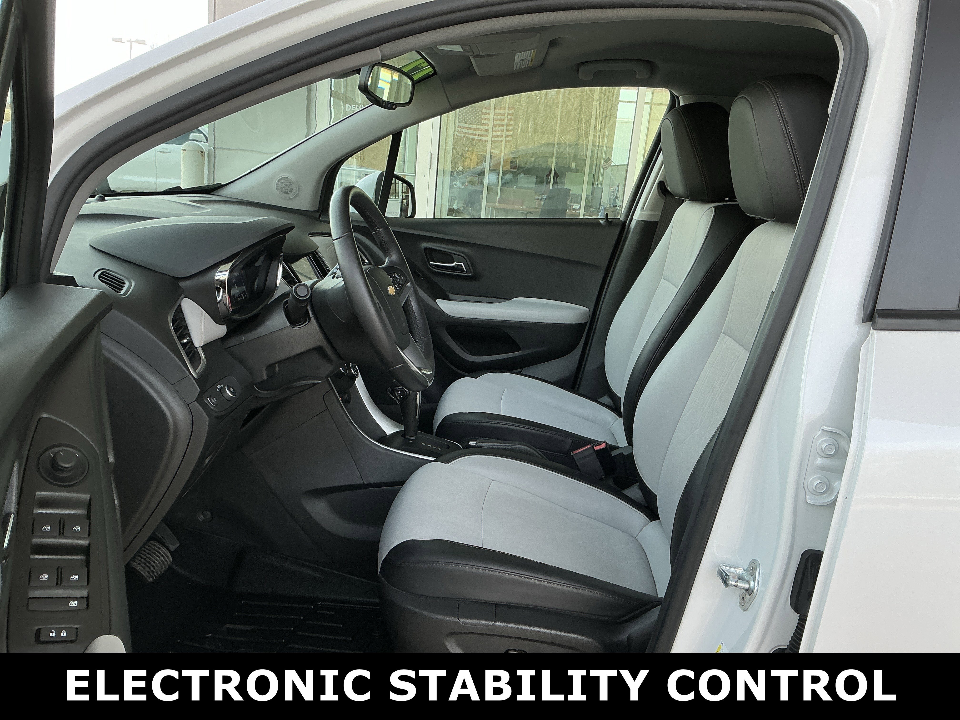 Used 2022 Chevrolet Trax LT w/ LT Convenience Package image 7