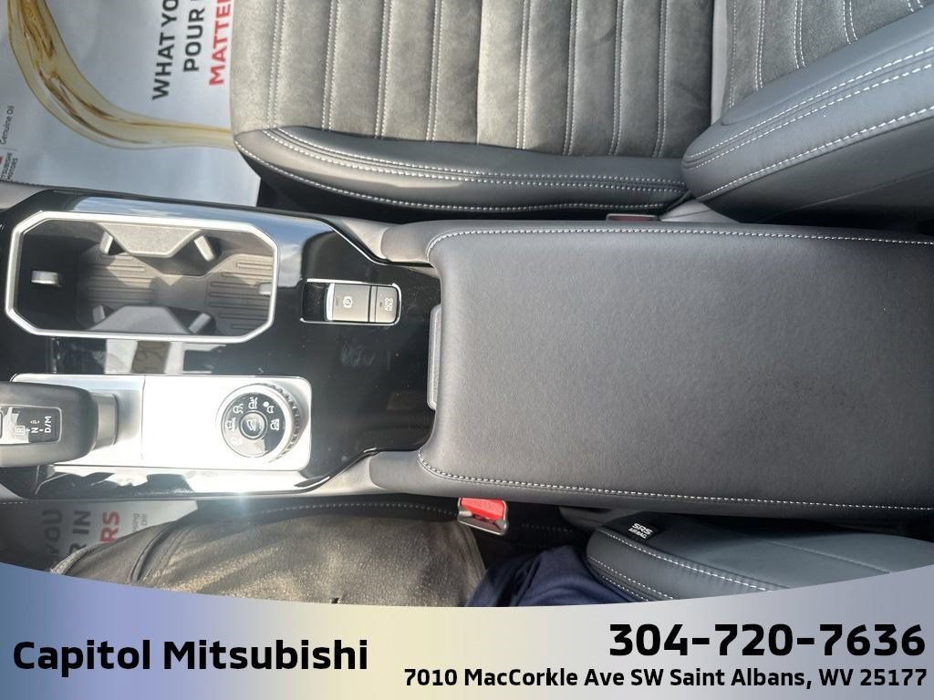 New 2025 Mitsubishi Outlander SE AWD/4WD image 31