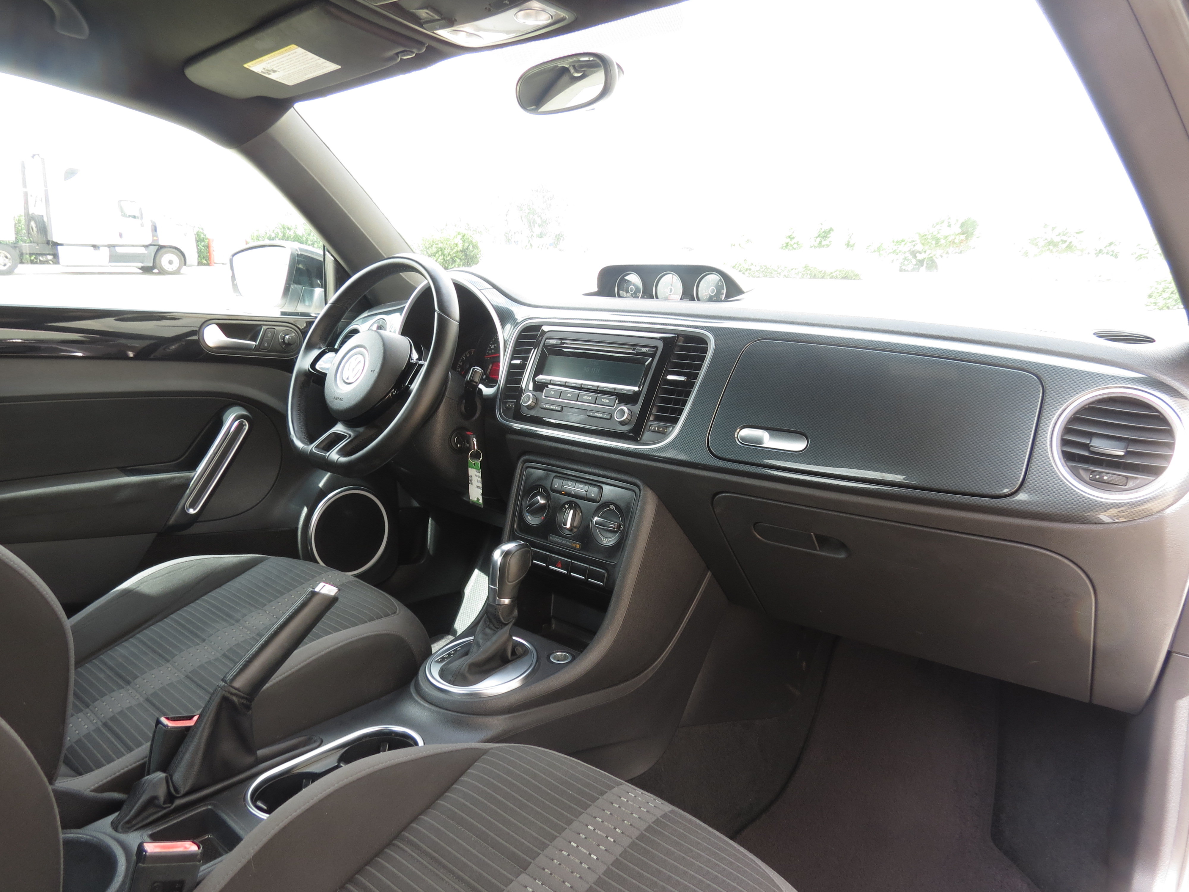 Used 2012 Volkswagen Beetle Turbo FWD image 26