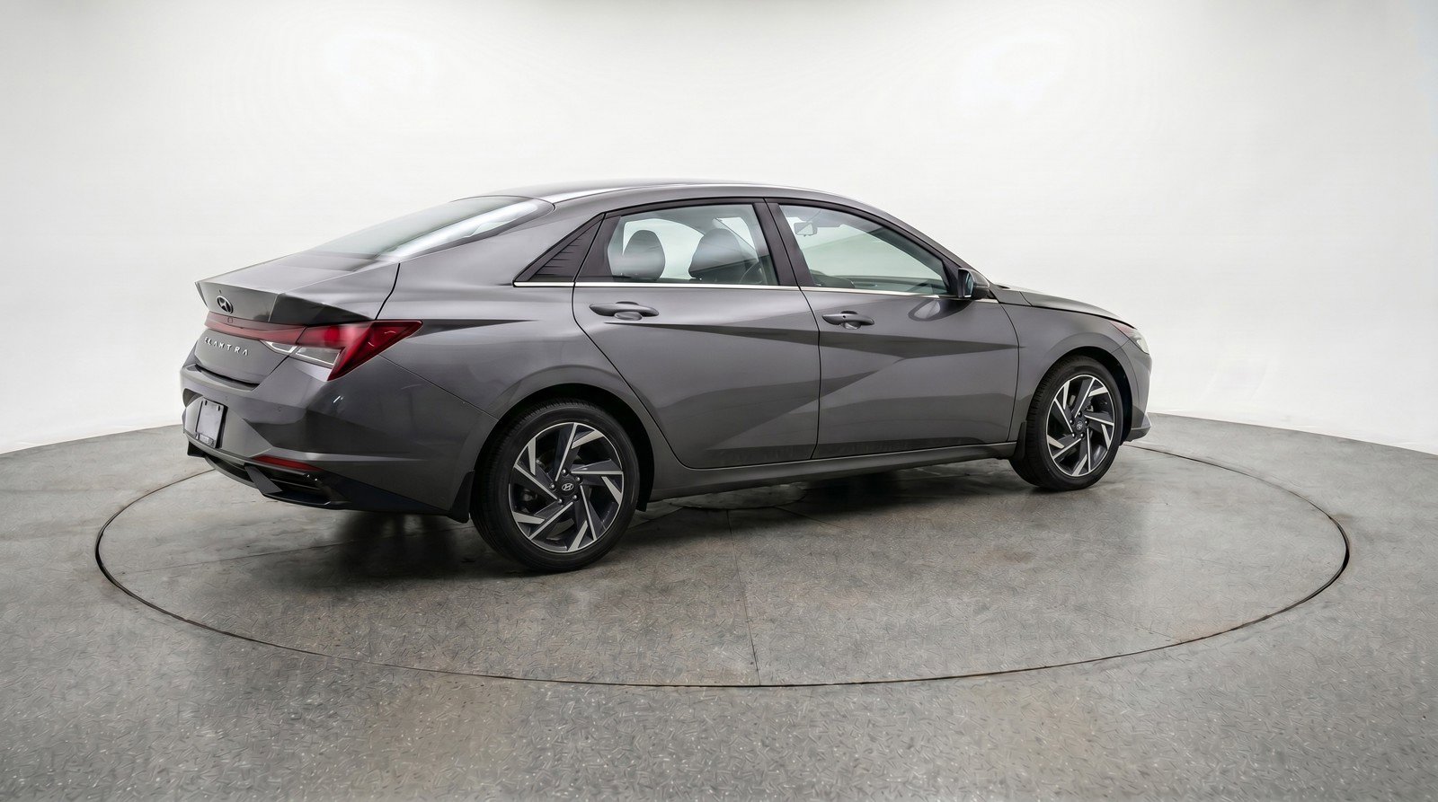 Used 2025 Hyundai Elantra SEL FWD image 9