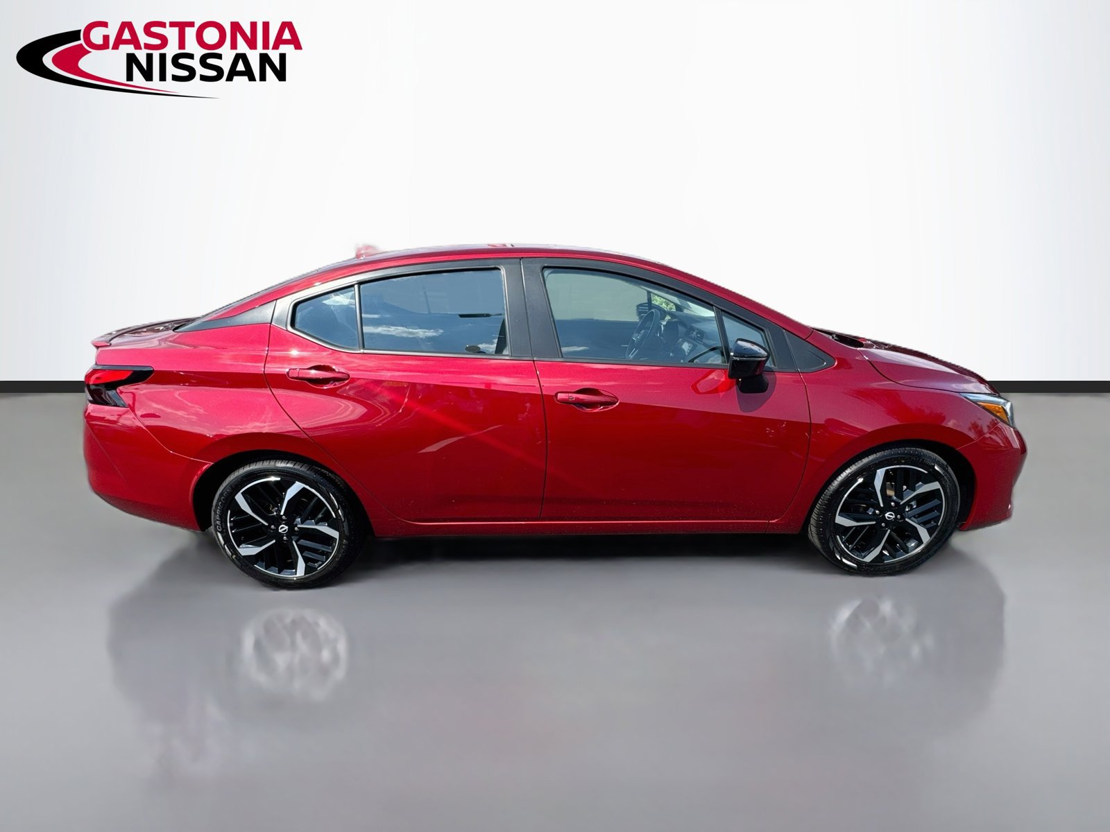 Used 2024 Nissan Versa SR FWD image 10
