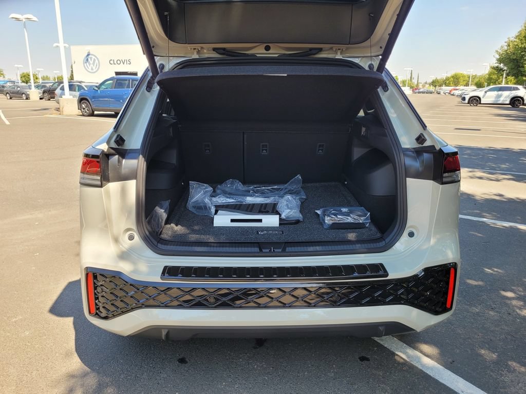 New 2026 Volkswagen Tiguan SE R-Line FWD image 27
