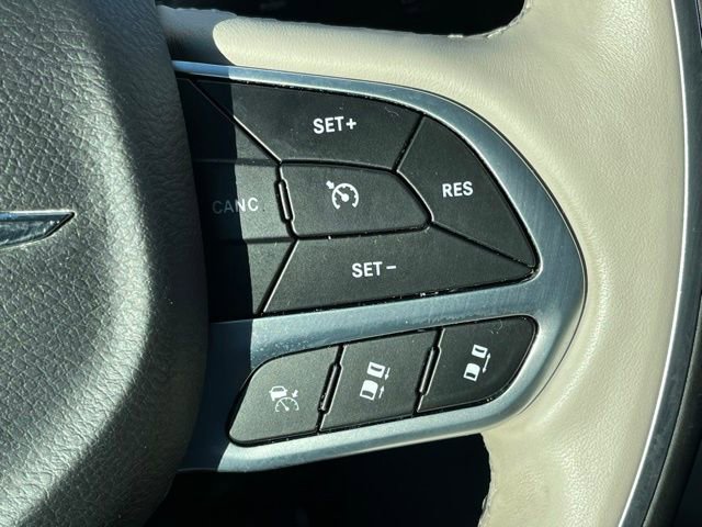 Used 2021 Chrysler Pacifica Limited image 41