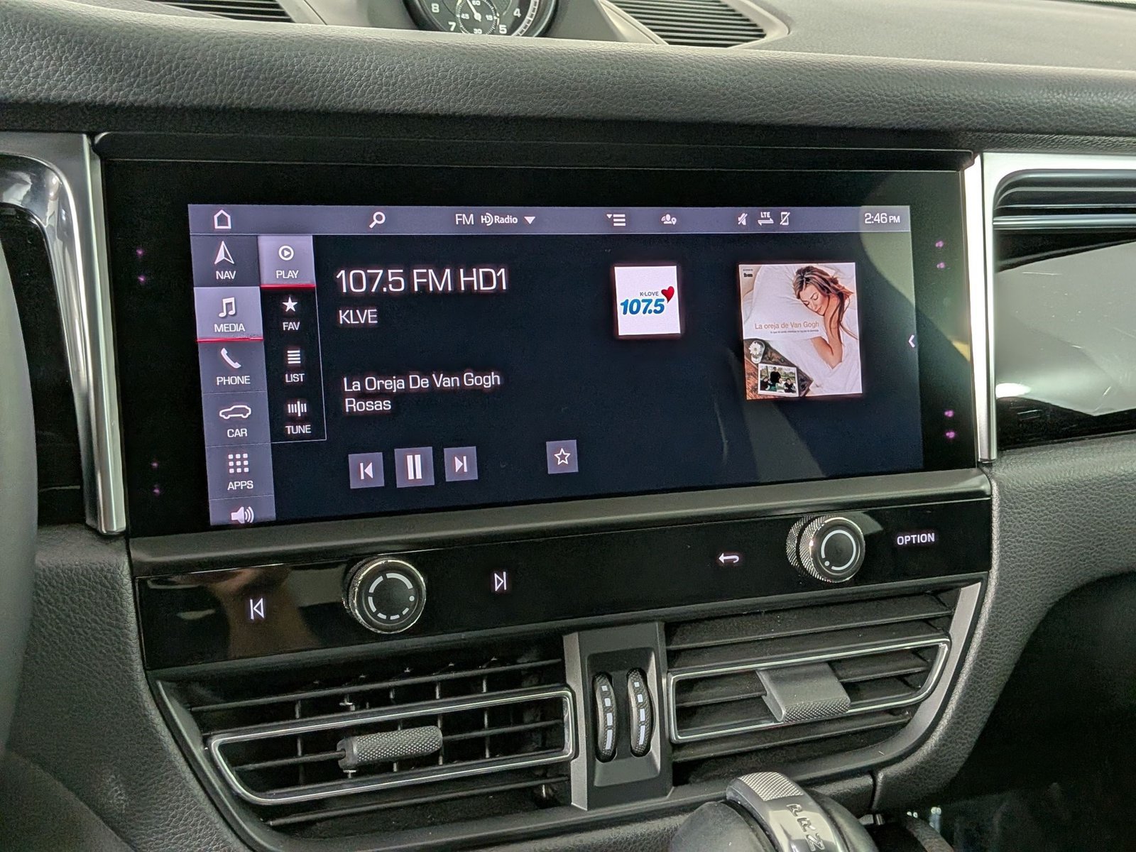 Certified 2023 Porsche Macan AWD/4WD image 17
