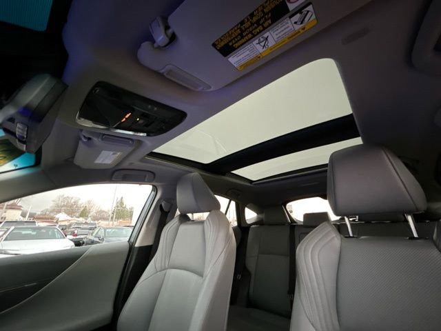 Used 2023 Toyota Venza Limited image 34