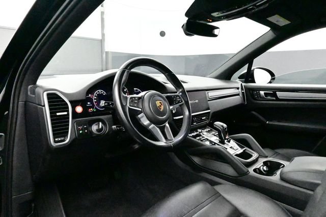 Certified 2022 Porsche Cayenne Platinum Edition AWD/4WD image 4