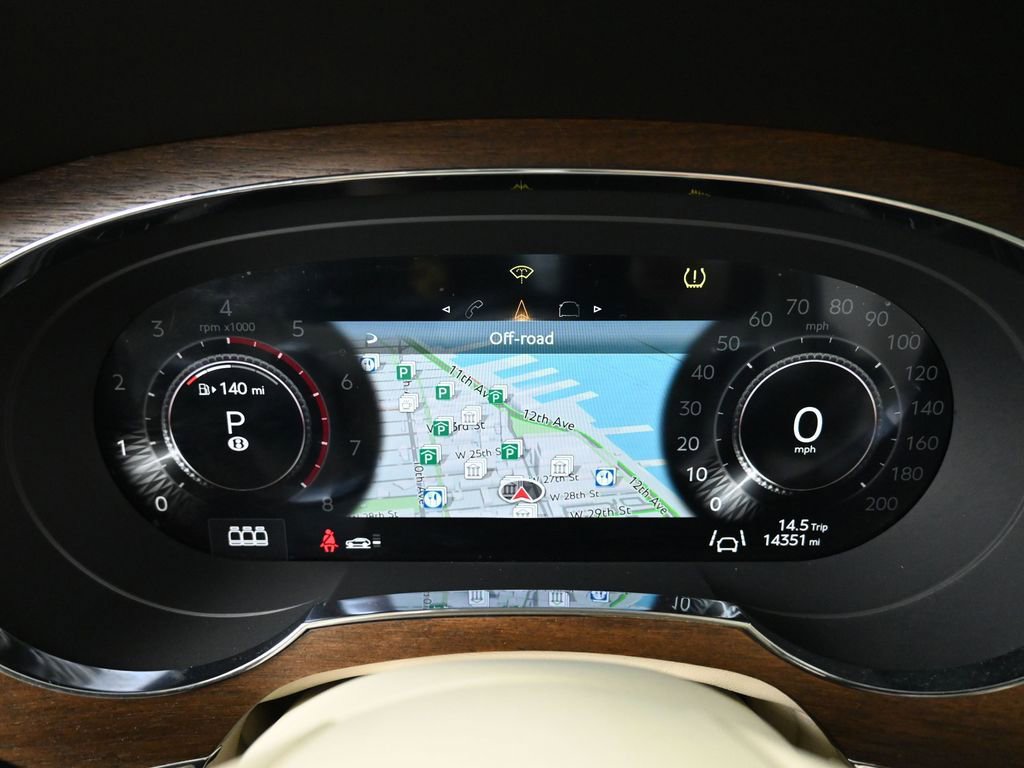 Used 2024 Bentley Bentayga AWD/4WD image 19