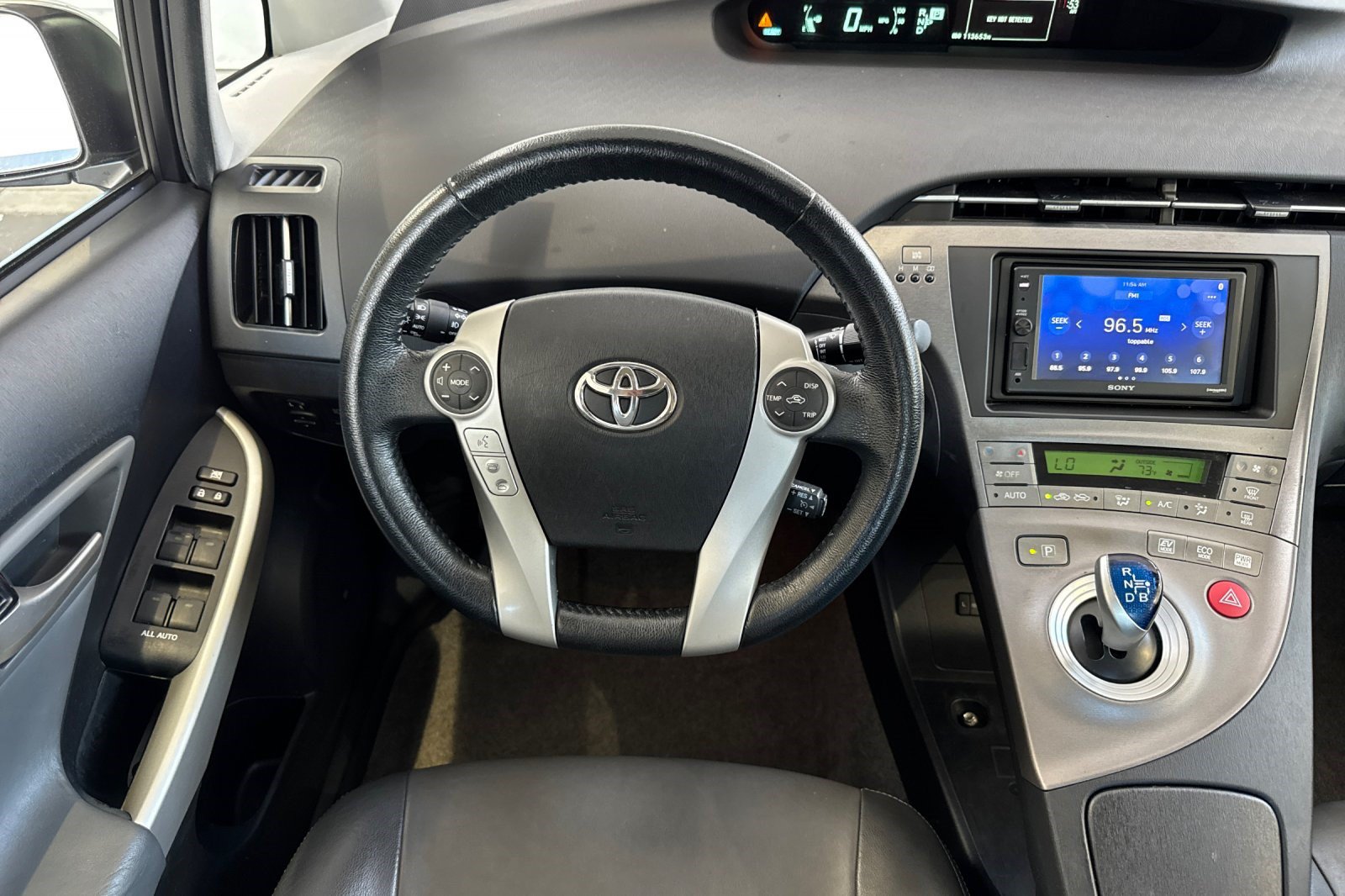 Used 2015 Toyota Prius Five FWD image 17