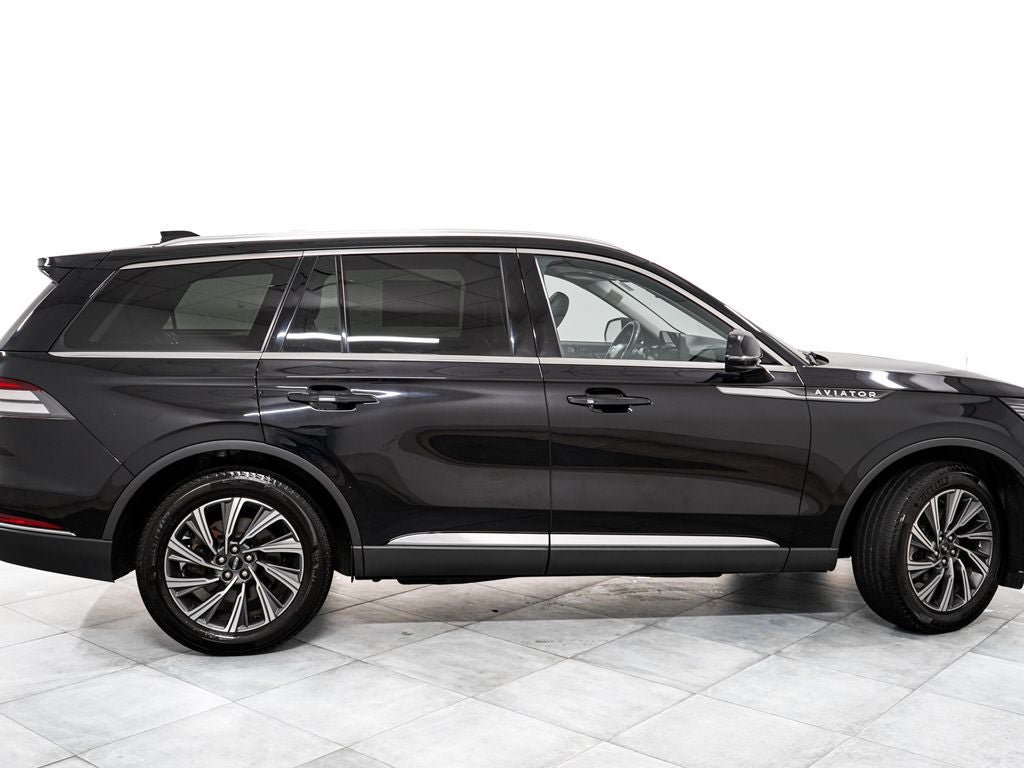 Used 2025 Lincoln Aviator AWD image 7