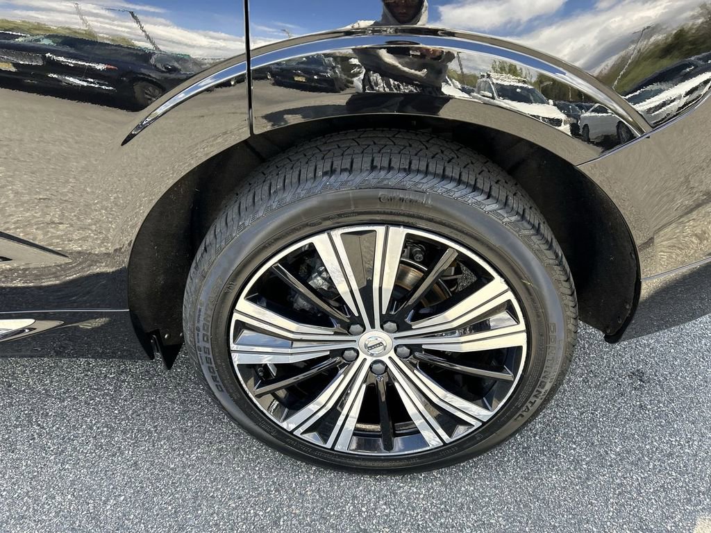 Certified 2022 Volvo XC60 B5 Inscription w/ Advanced Package AWD/4WD image 11