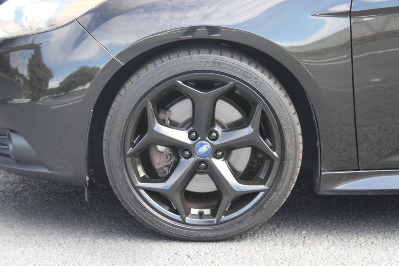 Used 2014 Ford Focus ST w/ Equipment Group 202A FWD image 11