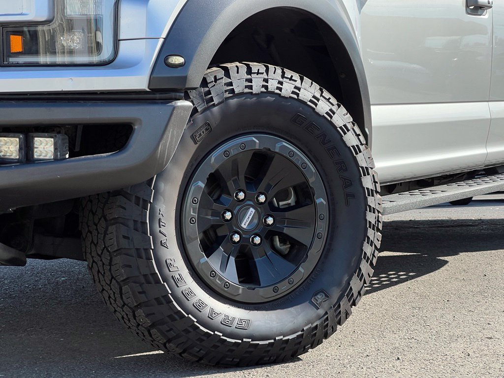 Used 2017 Ford F150 Raptor w/ Equipment Group 802A Luxury AWD/4WD image 2