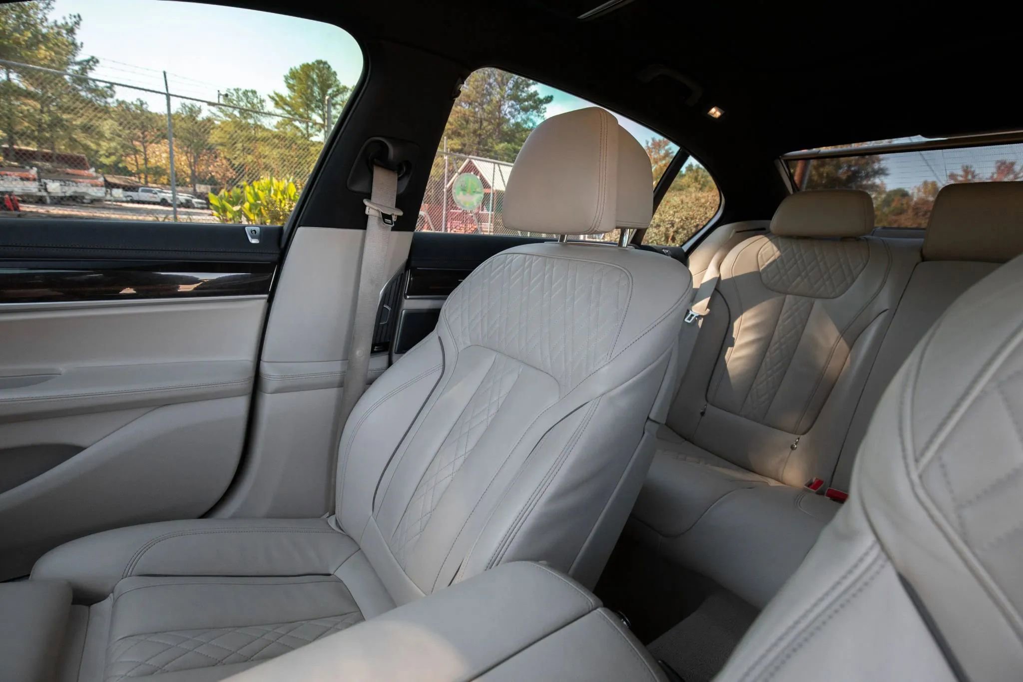 Used 2018 BMW 750i RWD image 18