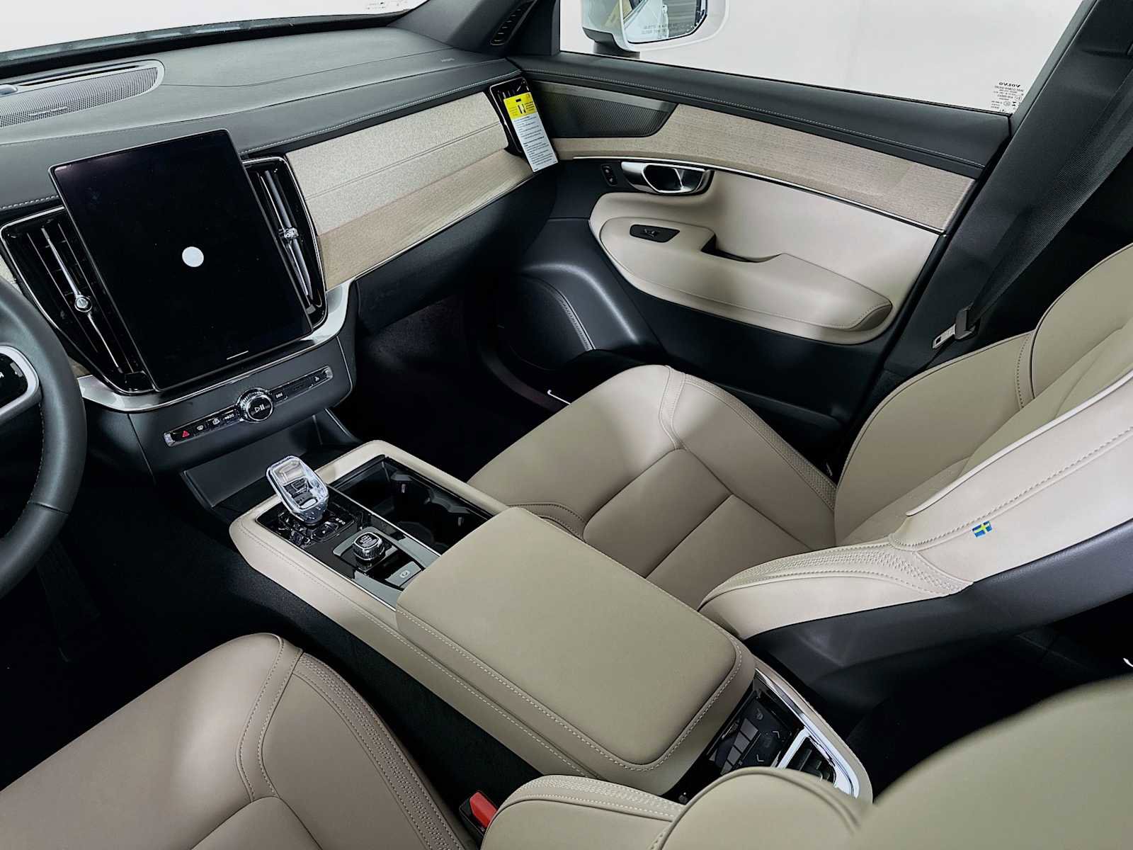 New 2026 Volvo XC90 B6 Plus w/ Protection Package Premier image 22