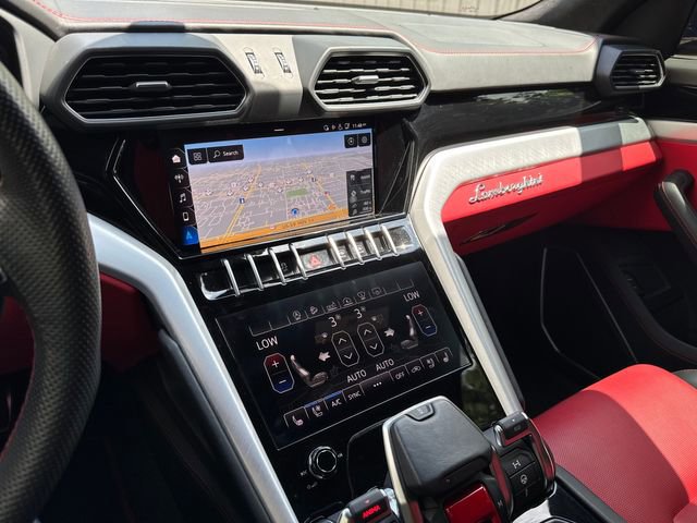 Used 2020 Lamborghini Urus AWD/4WD image 13