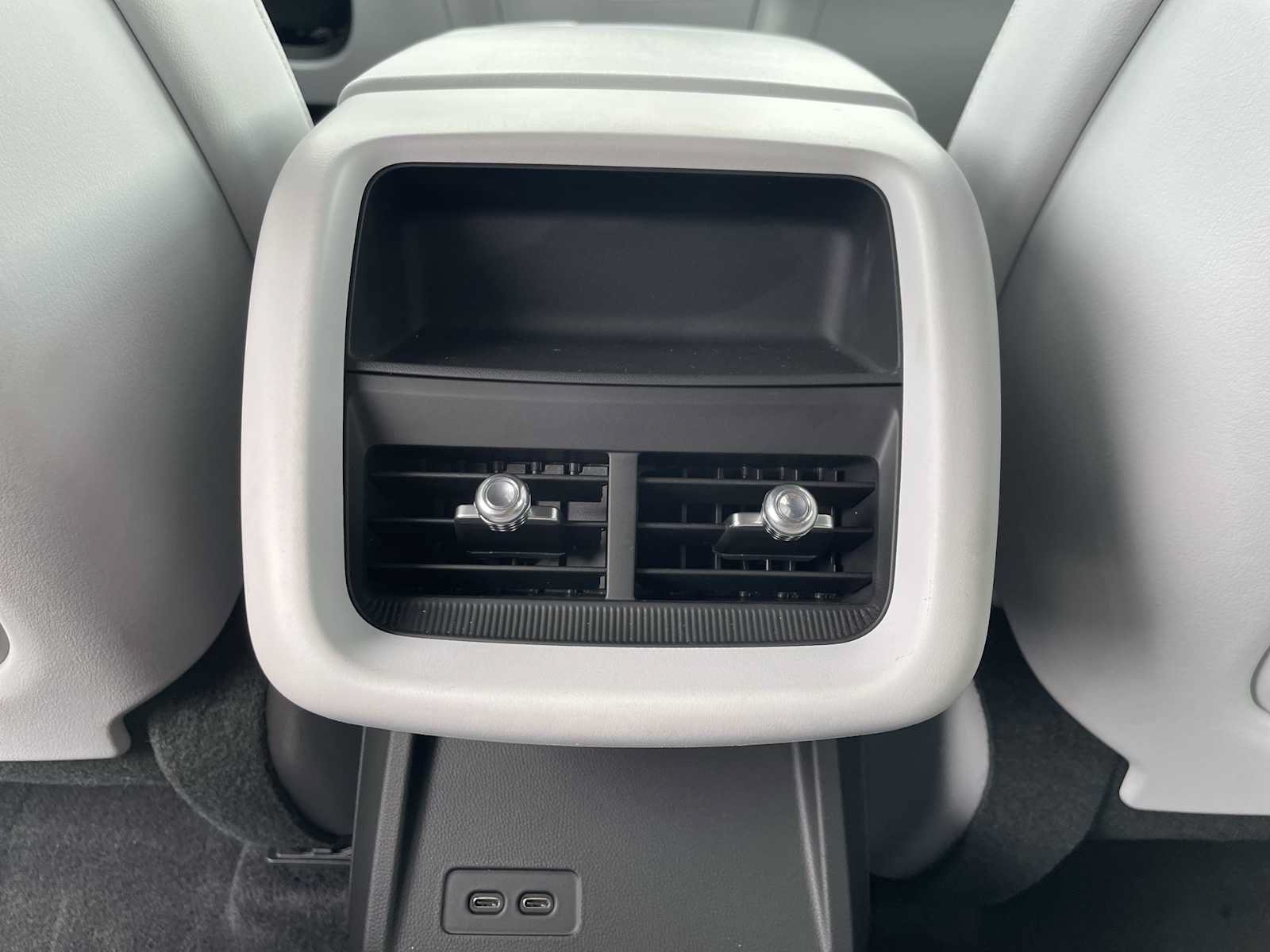 Certified 2024 Cadillac Lyriq Luxury AWD/4WD image 23