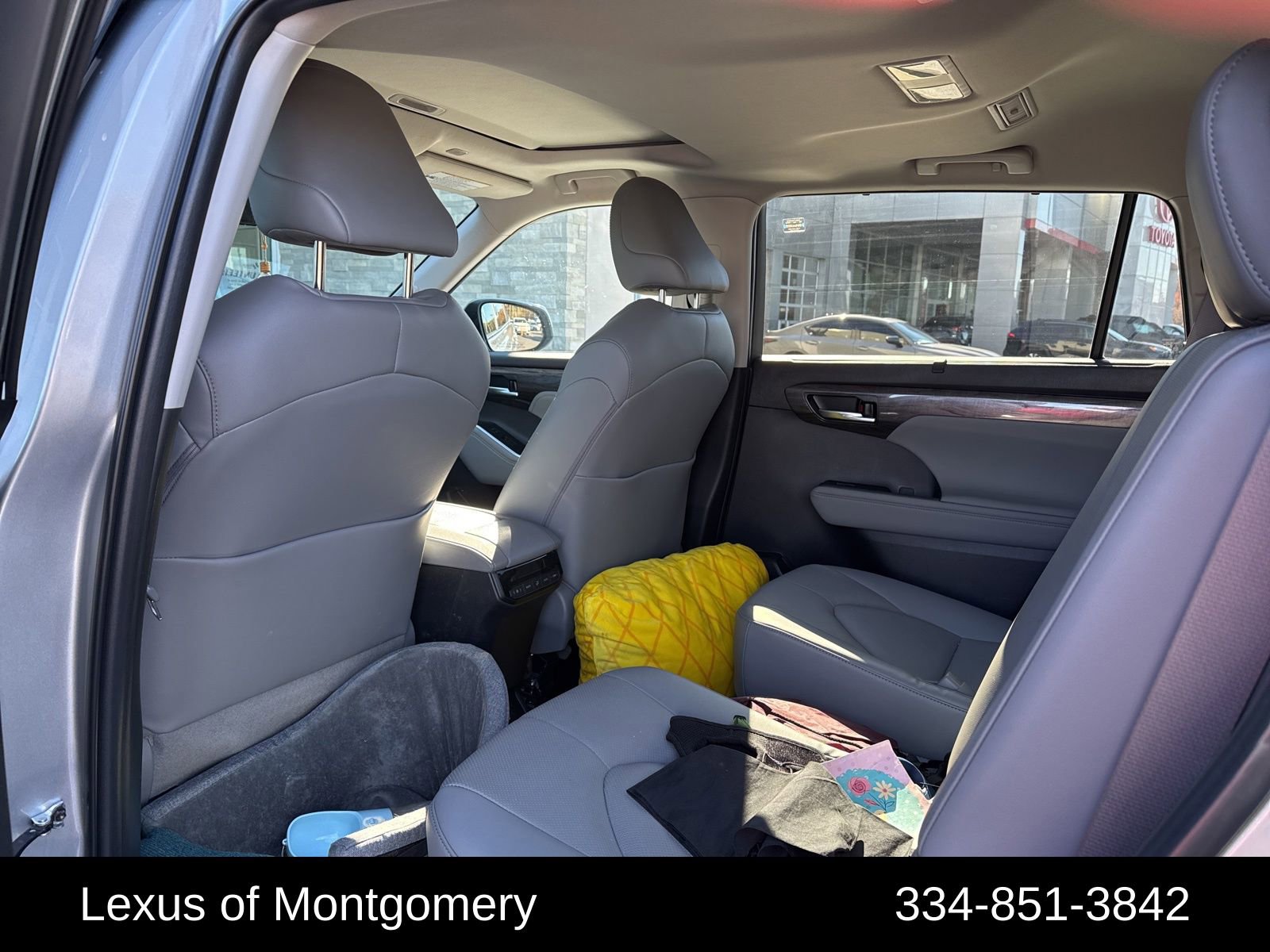 Used 2023 Toyota Highlander Limited image 4