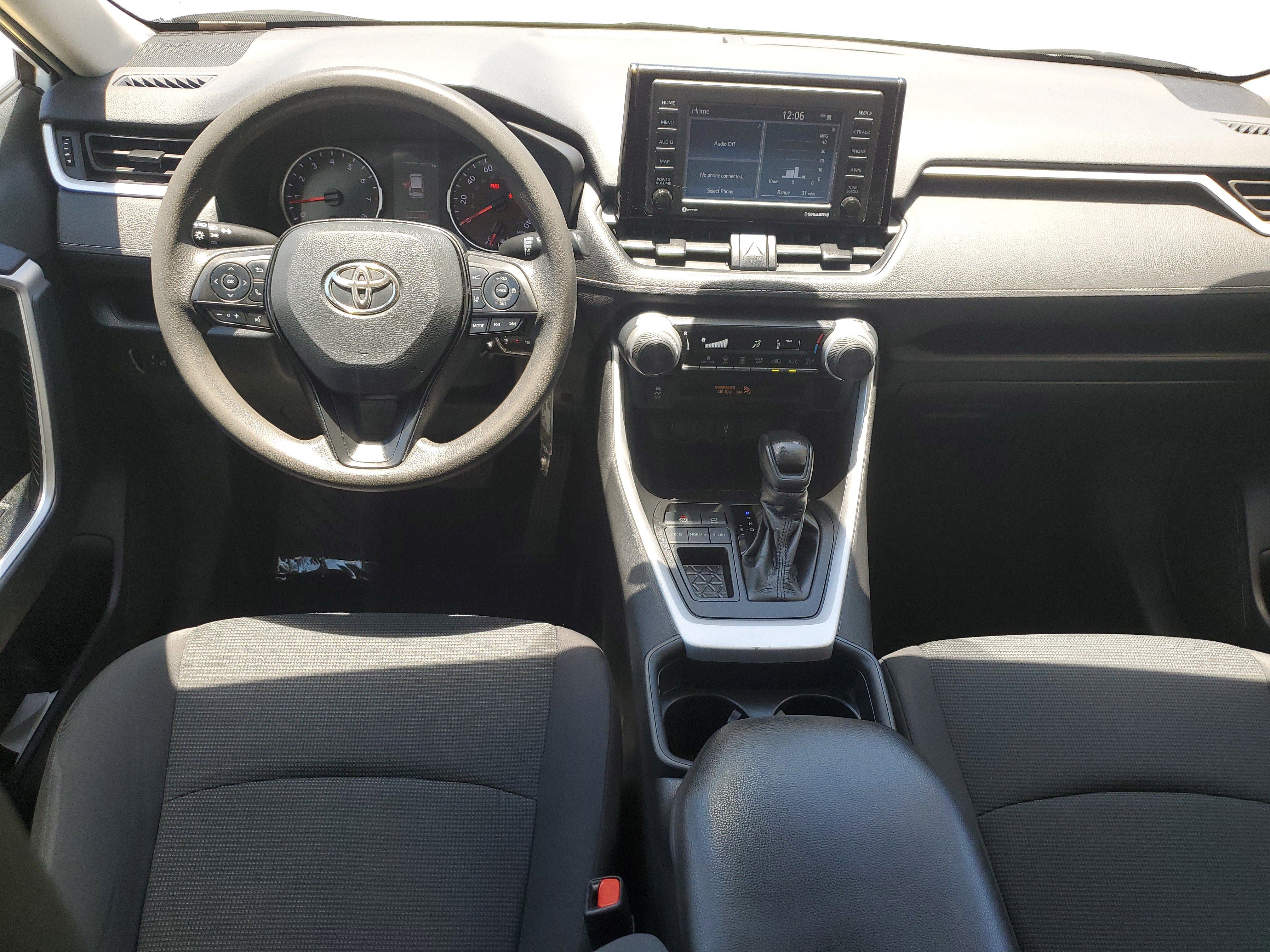 Used 2021 Toyota RAV4 LE FWD image 13