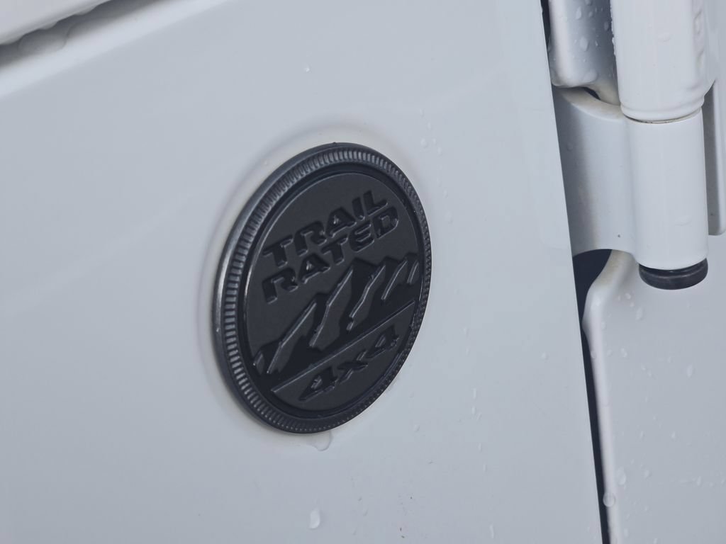 Used 2022 Jeep Gladiator Overland AWD/4WD image 12
