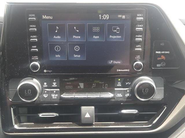 Used 2021 Toyota Highlander L FWD image 29