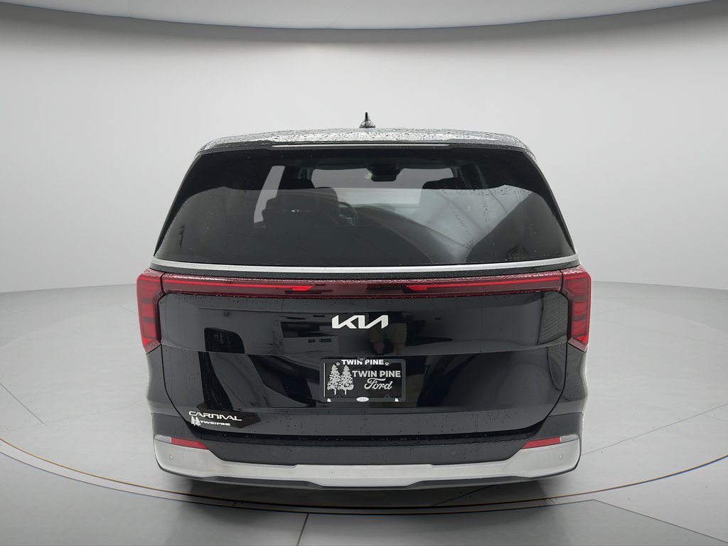 Used 2025 Kia Carnival FWD image 6