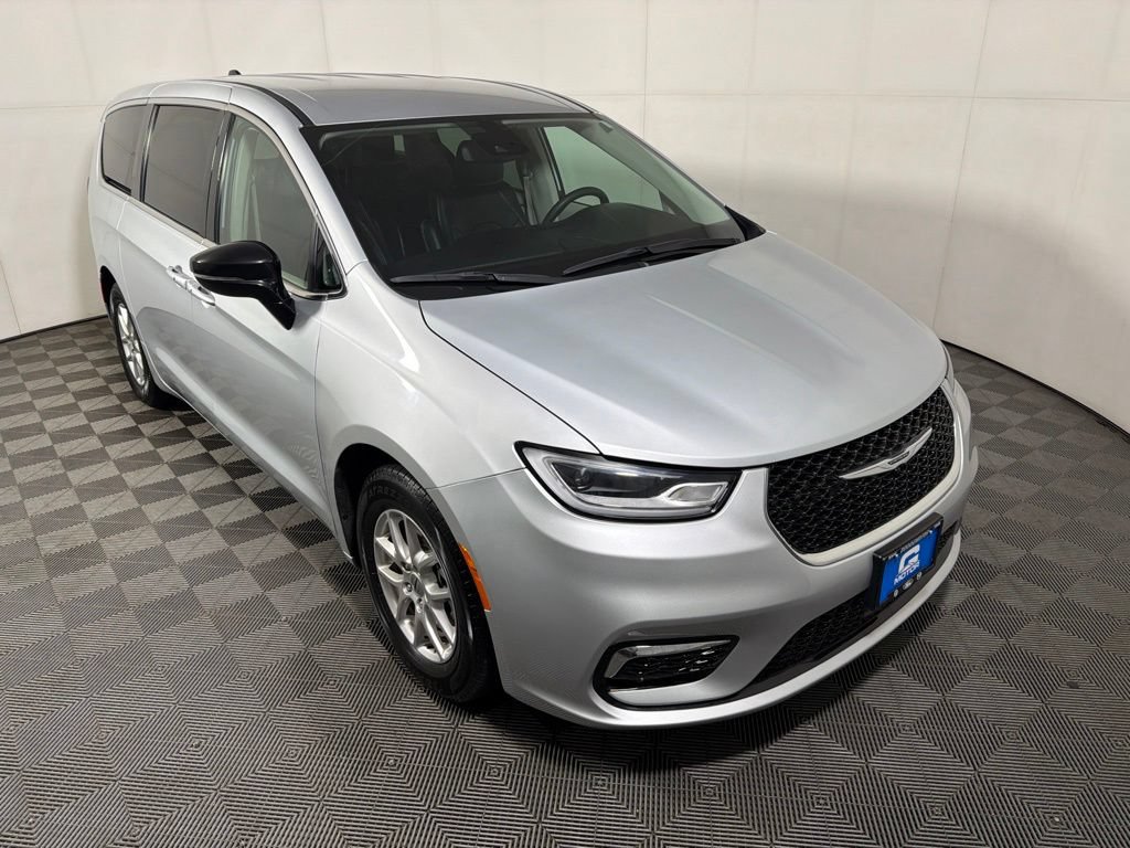 Used 2024 Chrysler Pacifica Touring-L