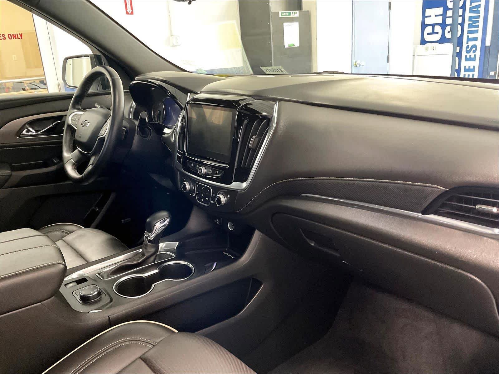 Used 2023 Chevrolet Traverse Premier w/ Redline Edition AWD/4WD image 14