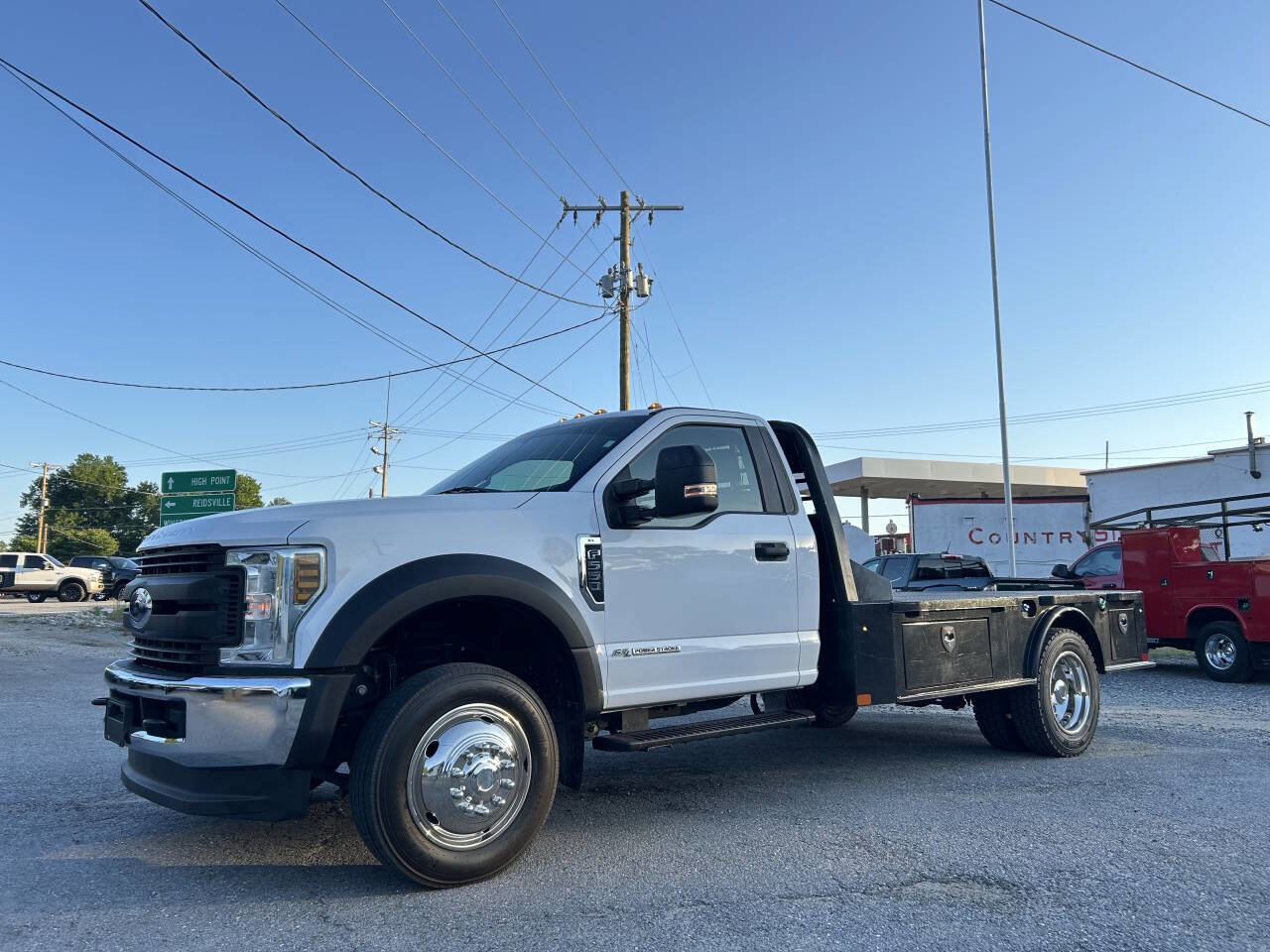 Used 2019 Ford F550 4x4 Regular Cab Super Duty w/ XL Value Package image 1