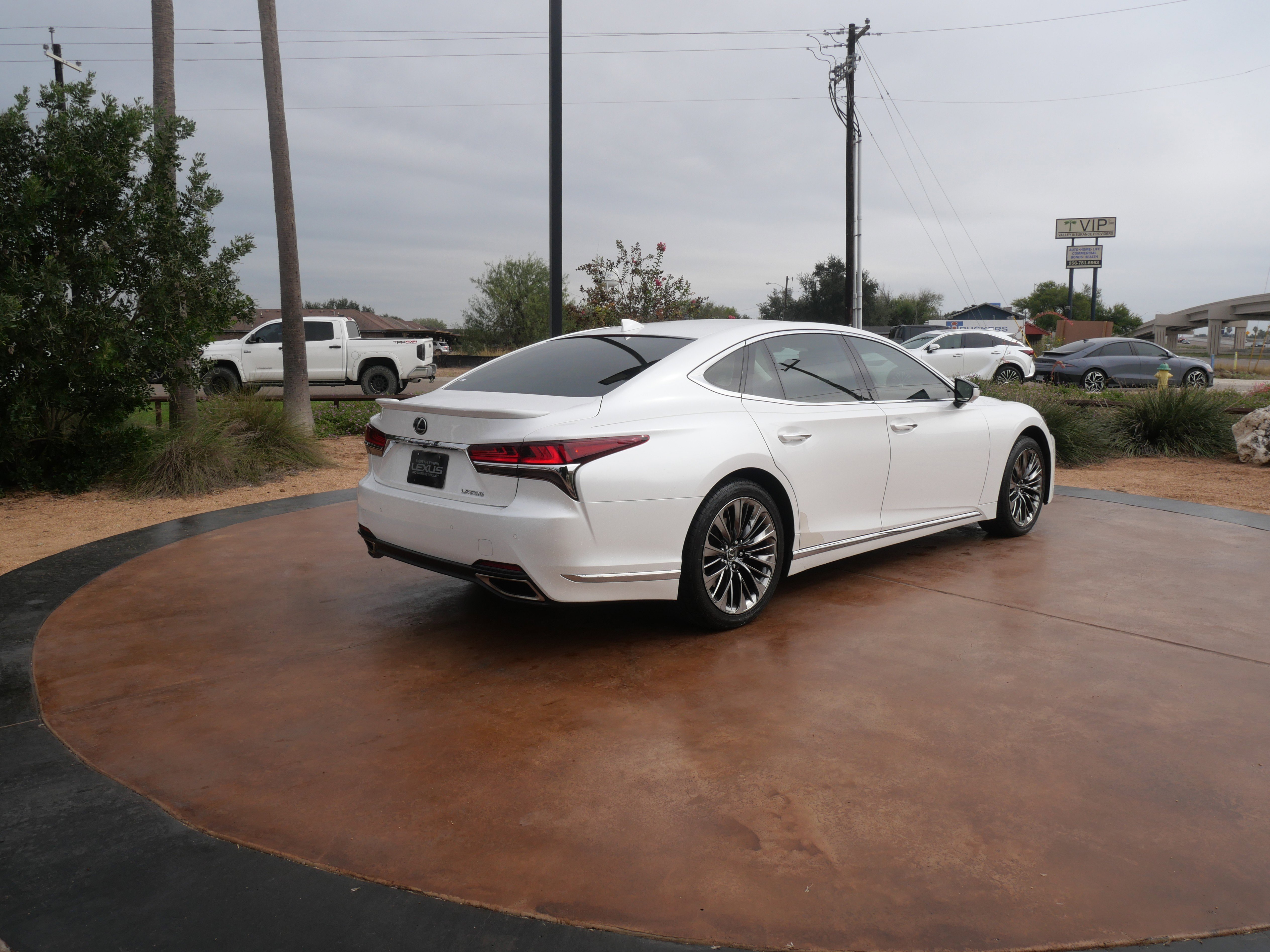 Used 2018 Lexus LS 500 image 2