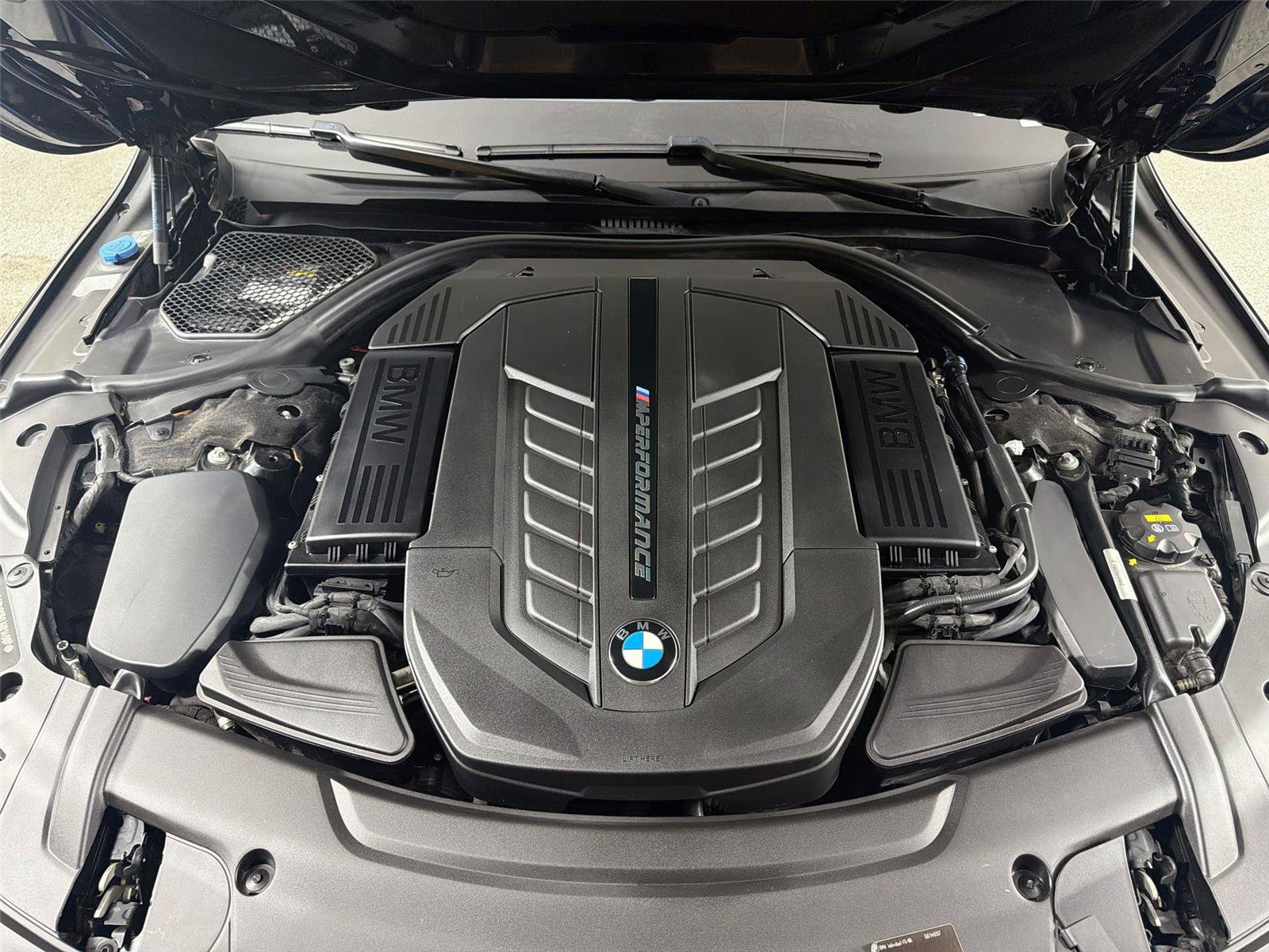 Used 2018 BMW M760i xDrive AWD/4WD image 34