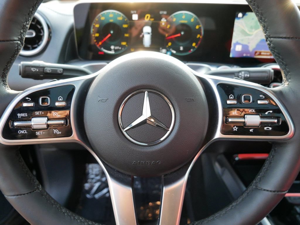 Used 2023 Mercedes-Benz GLB 250 4MATIC image 19