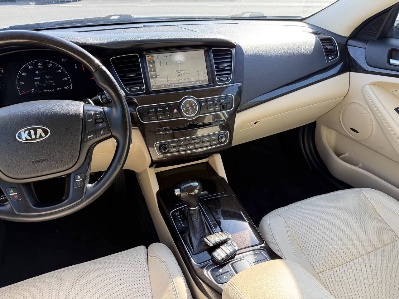 Used 2015 Kia Cadenza Premium w/ Luxury Package FWD image 19