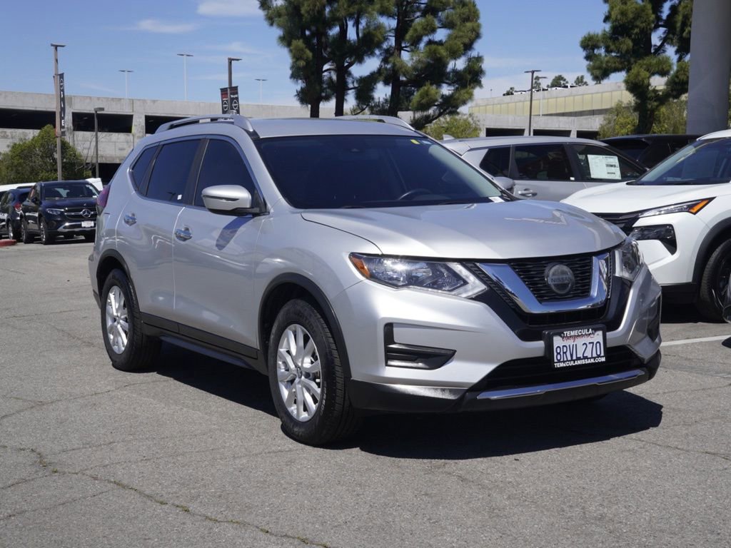 Used 2020 Nissan Rogue SV image 2
