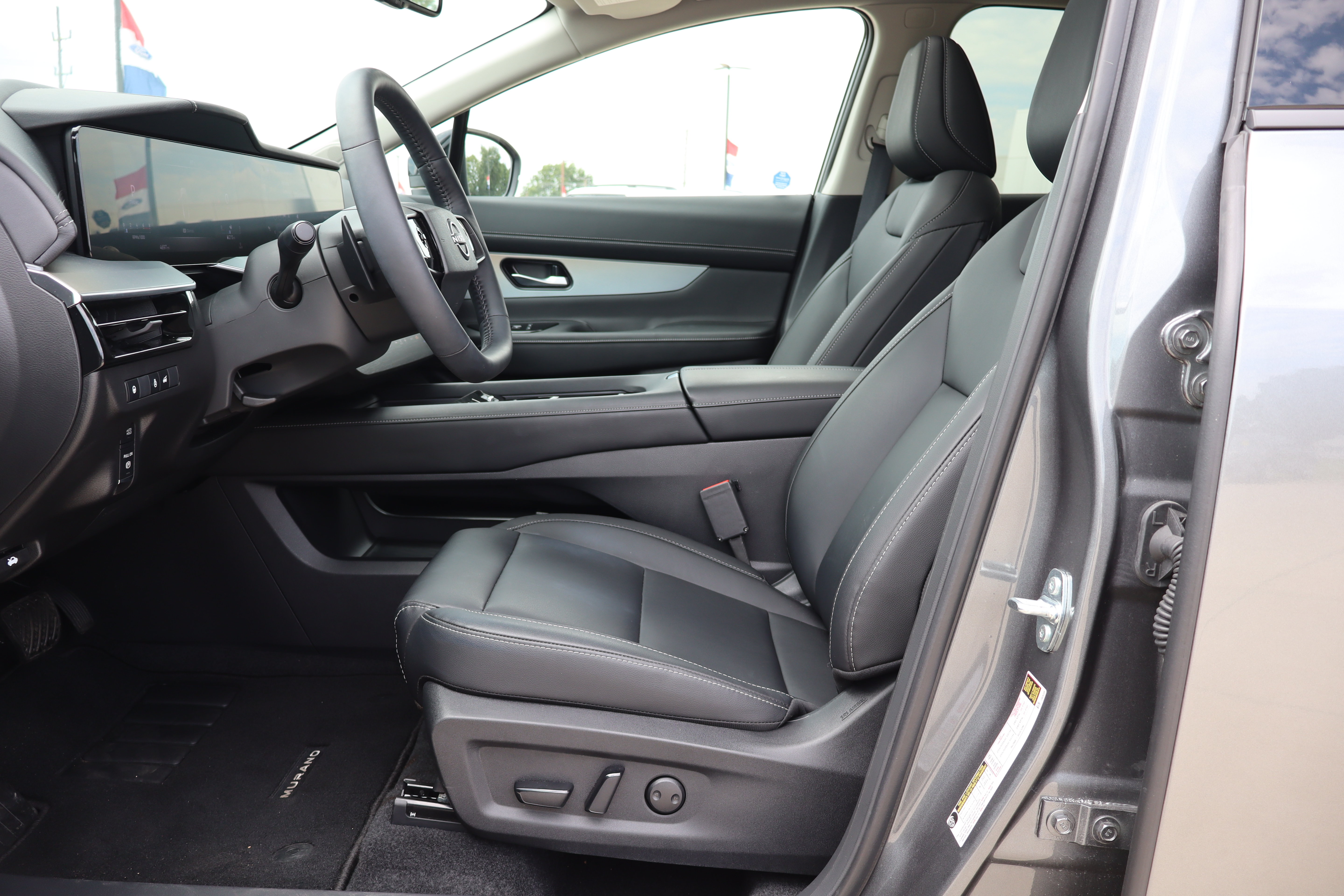 Used 2025 Nissan Murano SL AWD/4WD image 9
