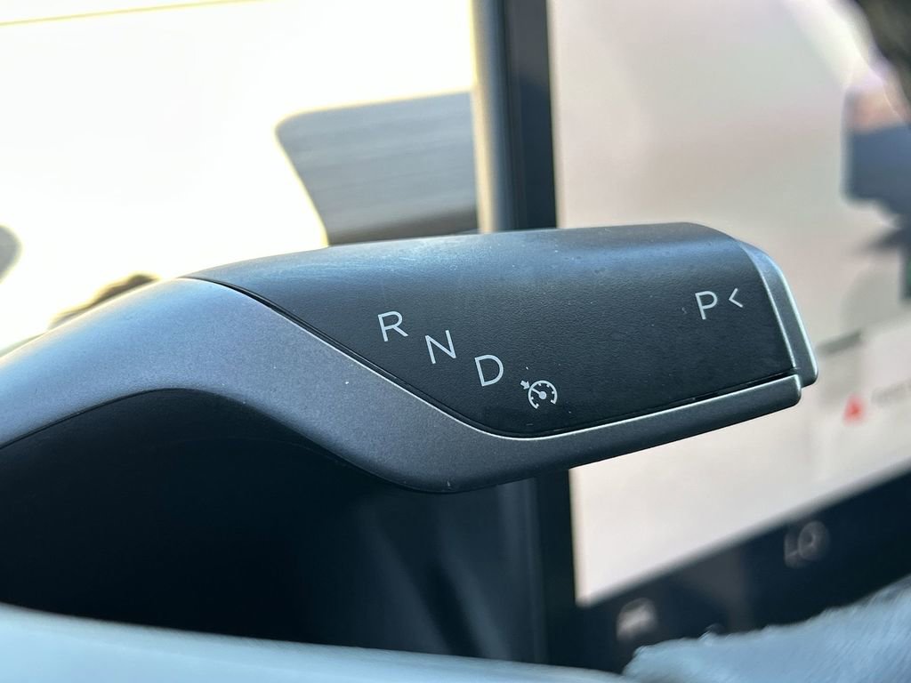 Used 2024 Tesla Model Y Long Range AWD/4WD image 16