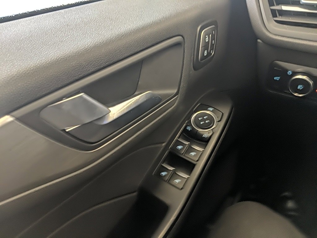 Certified 2022 Ford Escape Titanium w/ Class II Trailer Tow Package image 26