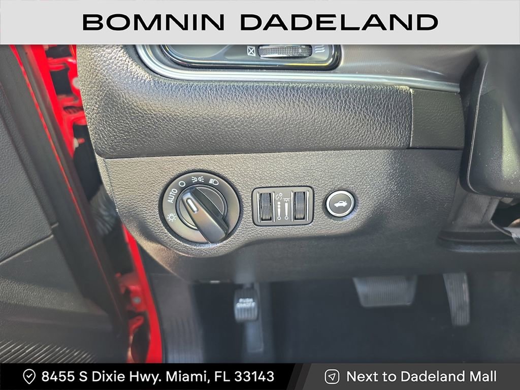 Used 2020 Dodge Challenger SXT image 23