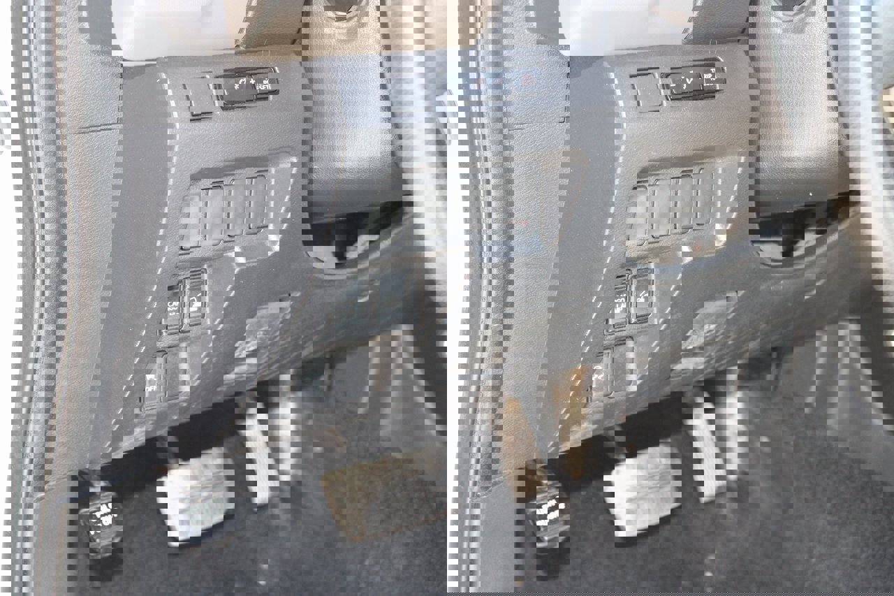 Used 2023 Nissan Frontier SV image 21