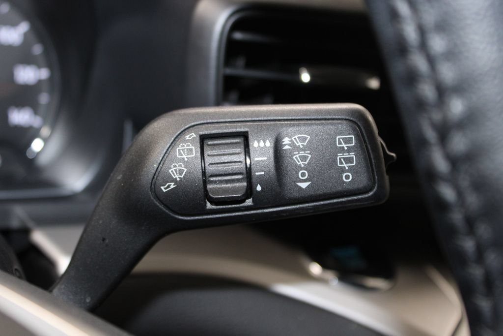 Used 2024 Ford Explorer XLT RWD image 41