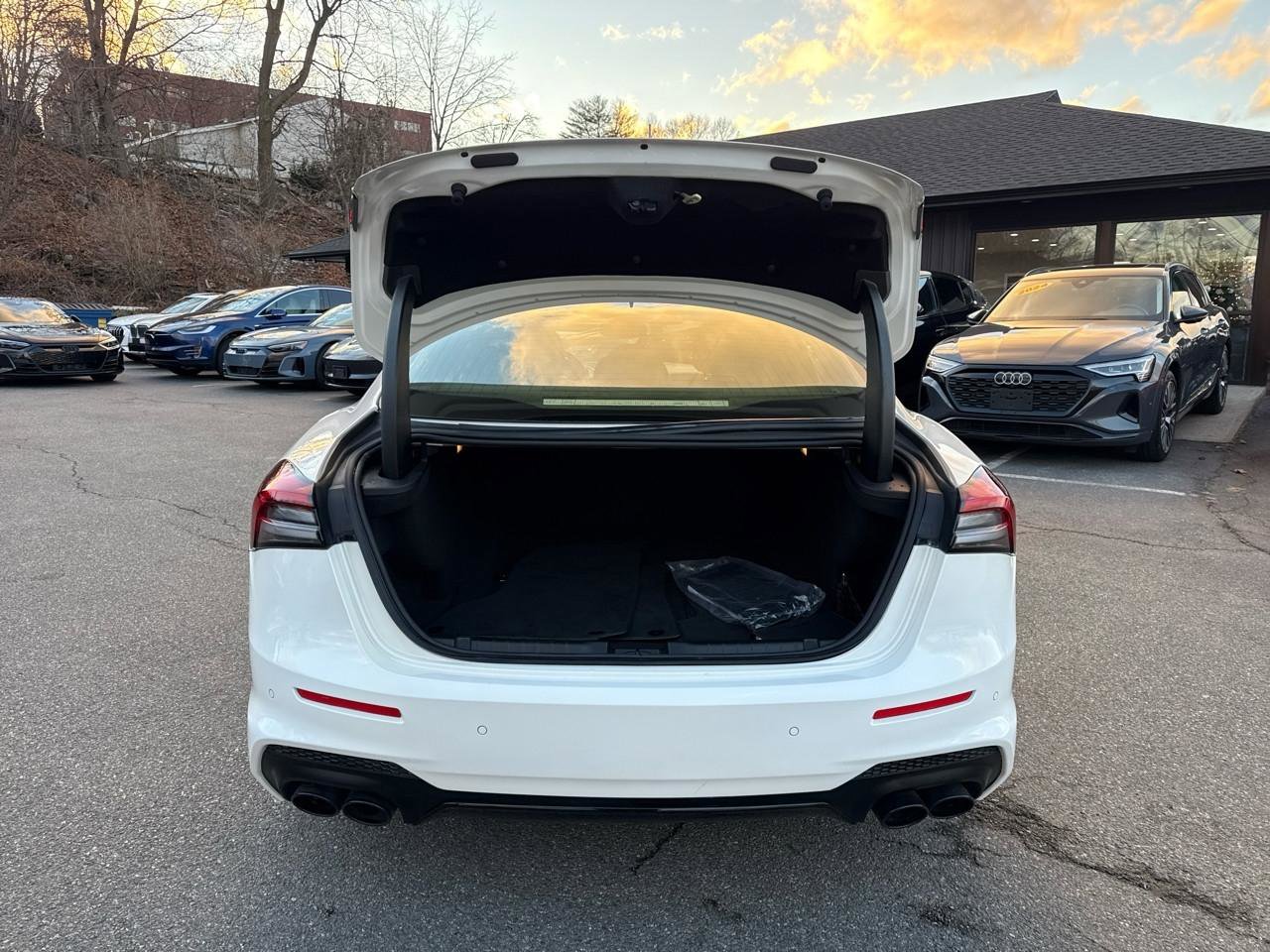 Used 2022 Maserati Ghibli Modena Q4 AWD/4WD image 11