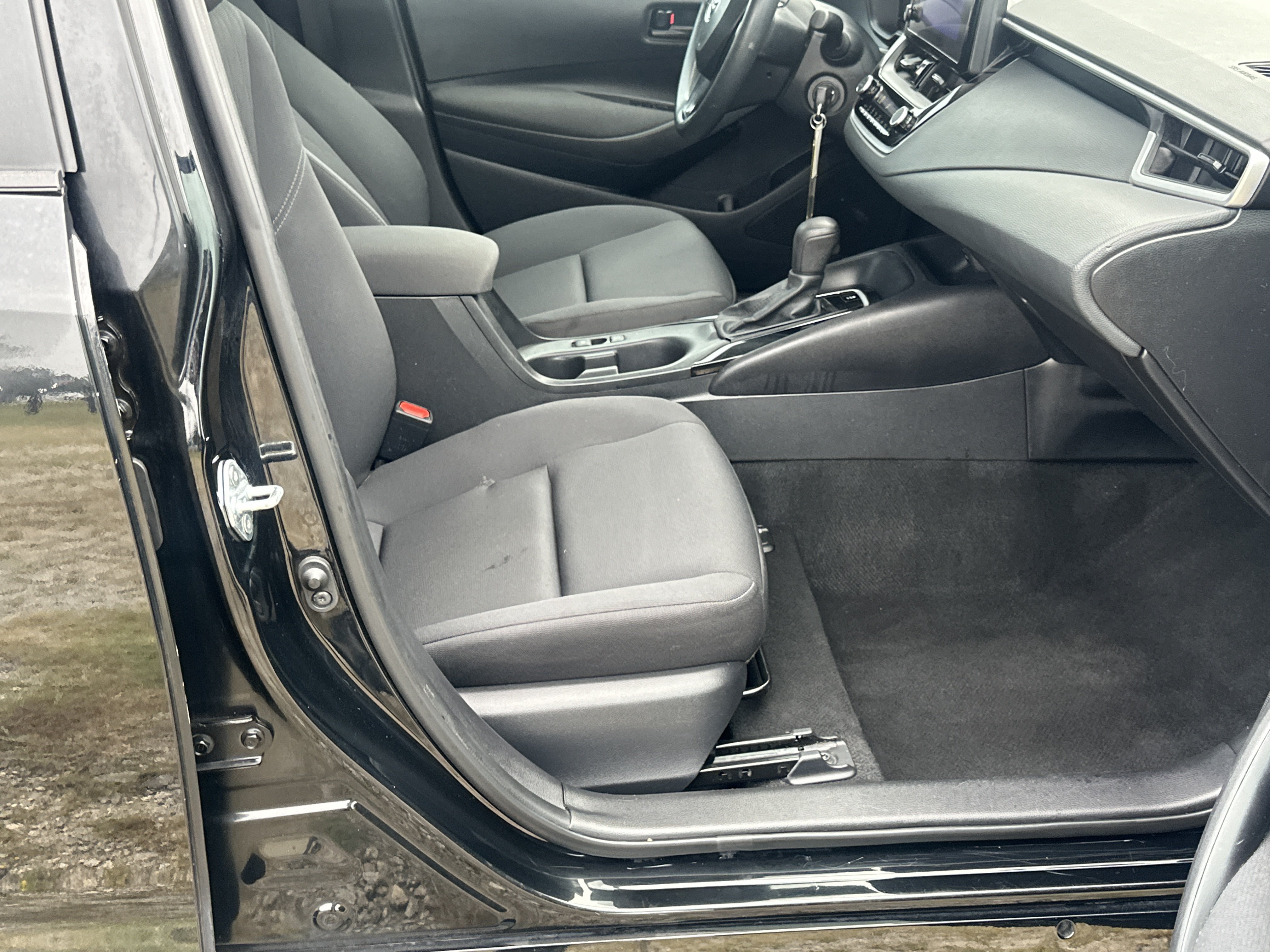 Used 2024 Toyota Corolla LE FWD image 13
