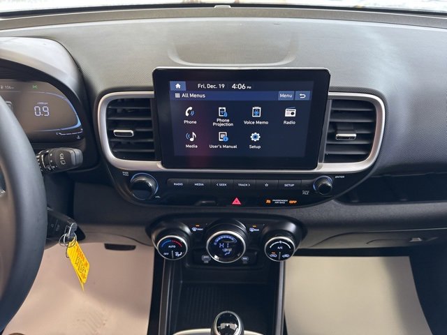 Used 2023 Hyundai Venue SEL image 22